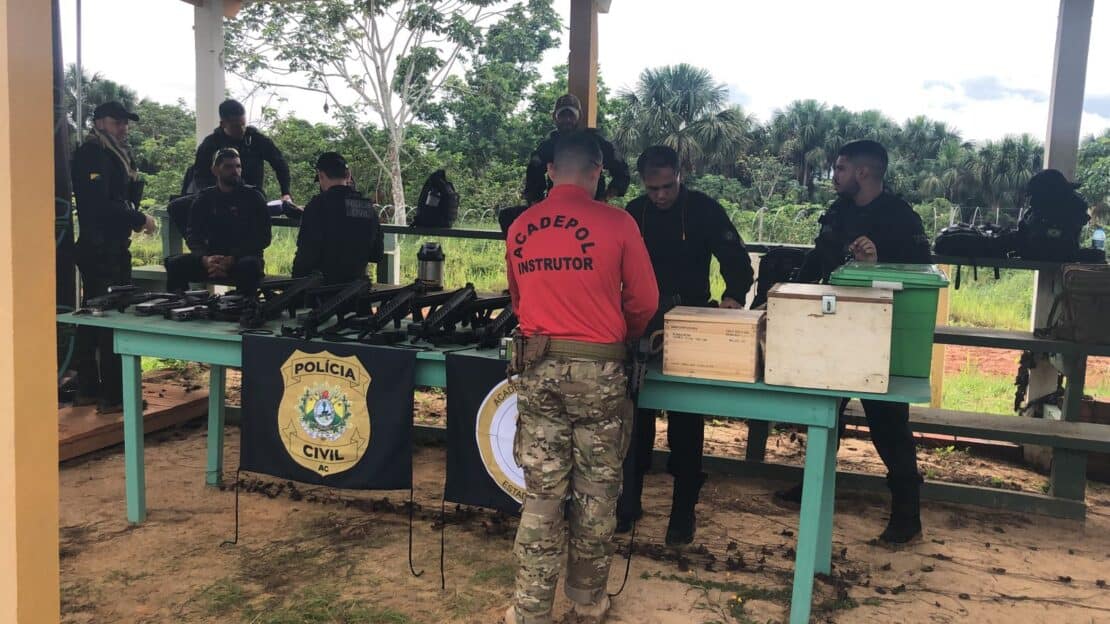 Polícia Civil do Acre entrega armas e promove capacitação para agentes em Tarauacá e Feijó
