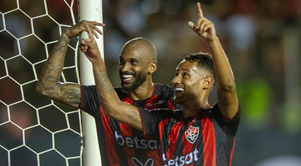 Vitória vira sobre o Bahia e abre vantagem na final do Baiano