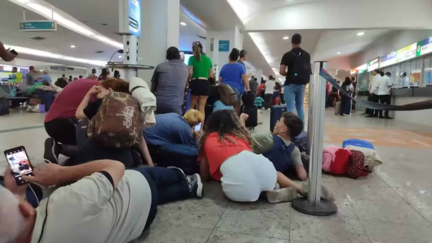 Tiroteio deixa dois baleados e reféns na rodoviária Novo Rio; todas as viagens estão suspensas