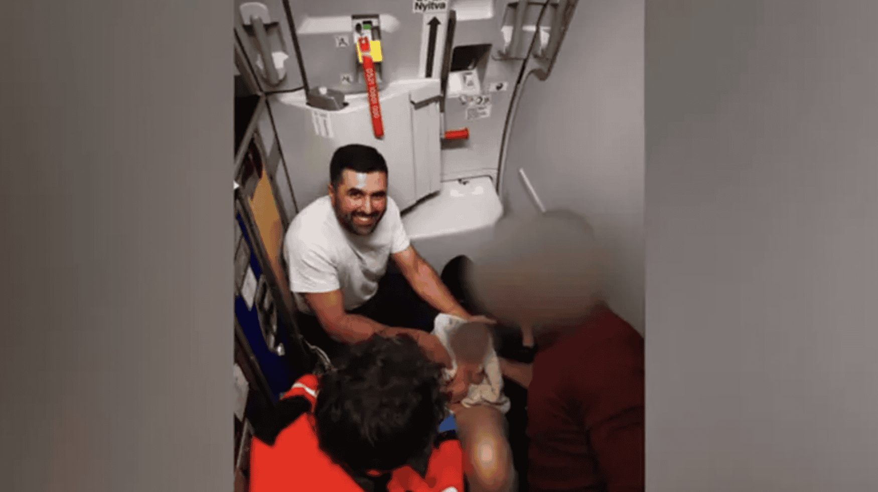 ‘Nascimento nas alturas’: médico faz parto de emergência em avião no retorno de viagem de férias, na Jordânia