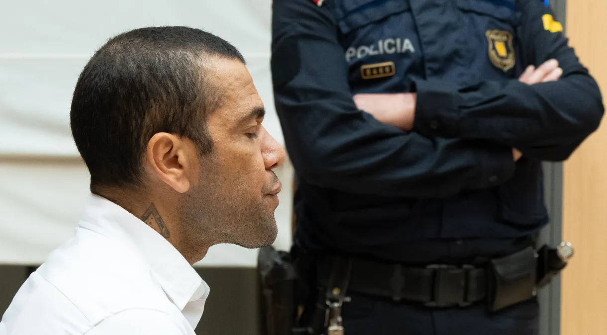 Daniel Alves não paga fiança e passará fim de semana na prisão