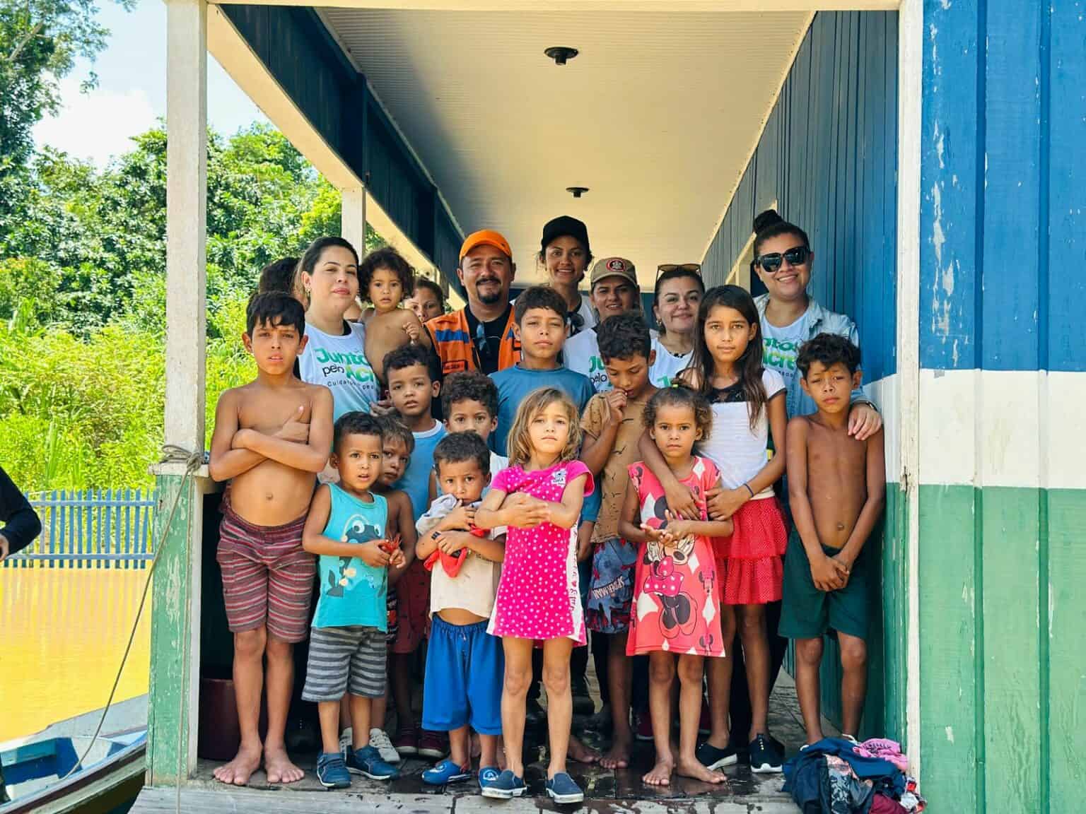 Governo entrega insumos em comunidades rurais afetadas pela cheia em Porto Walter