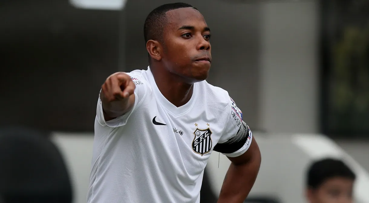 STJ deve homologar sentença italiana e autorizar prisão de Robinho, dizem ministros