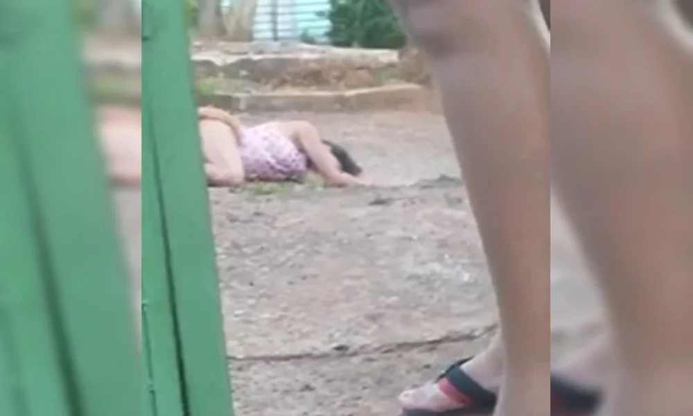 Homem-arrasta-mulher-pelo-asfalto-4