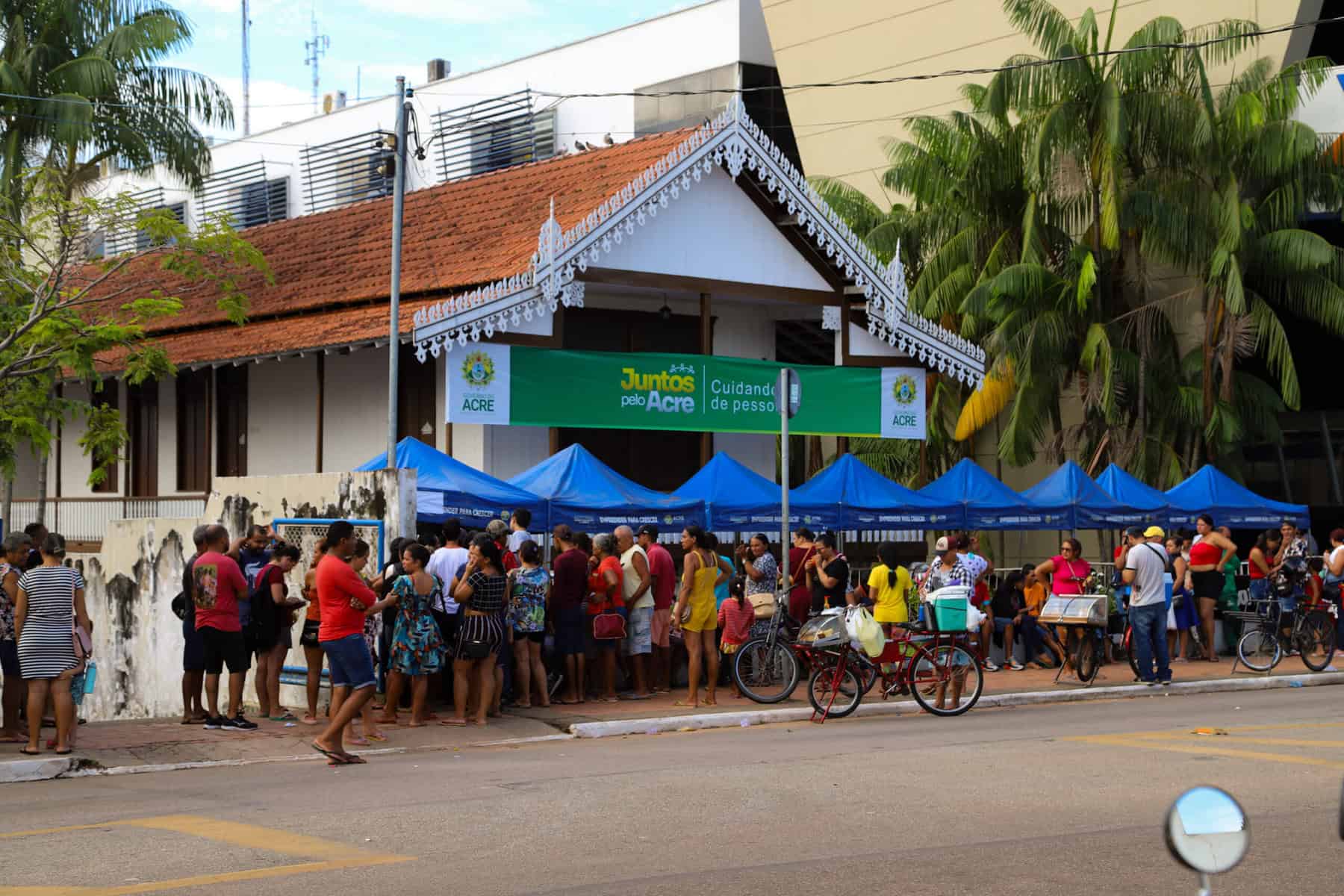 Governo monta centro de distribuição de cestas básicas no Casarão para atender pessoas atingidas pela cheia