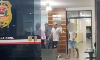 Momento-que-Dimas-deixa-delegacia-e1707290557129 Momento que jogador Dimas deixa a delegacia, em São Paulo
Luis Fabiani / Itatiaia