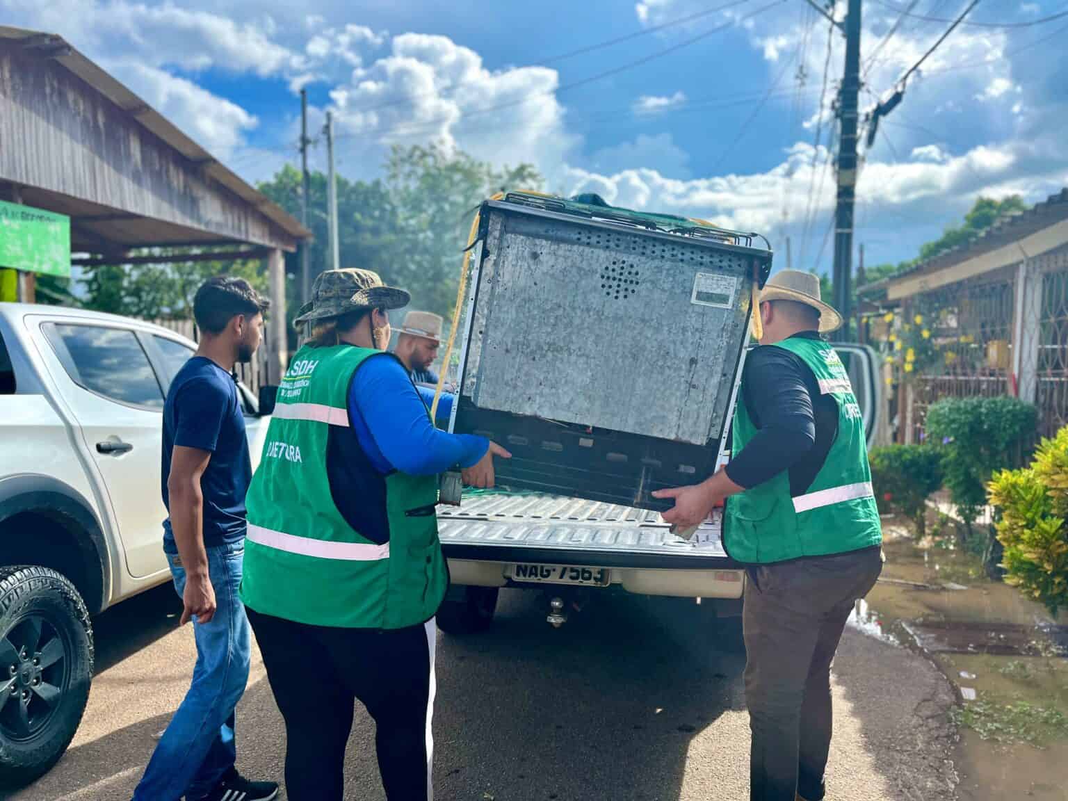Assistência social realiza a remoção de famílias alagadas nos bairros Cidade Nova e Quinze em Rio Branco