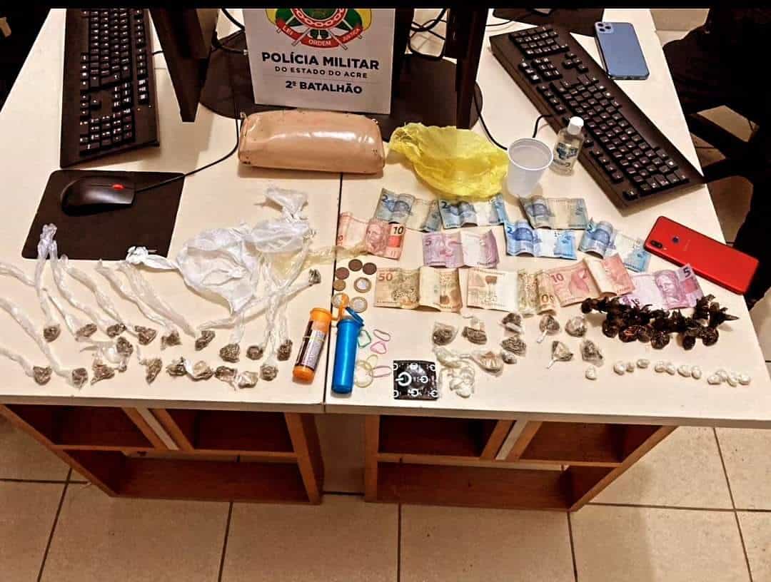 Homem é preso pela Polícia Militar por tráfico de entorpecentes no bairro Santa Inês