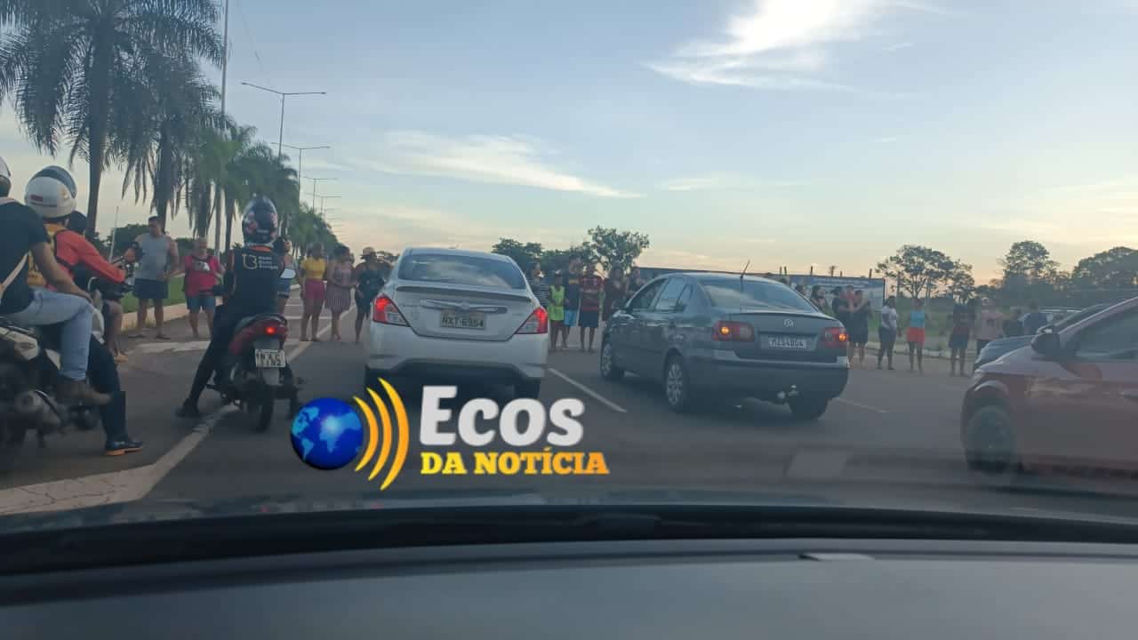 Moradores da Travessa Praxedes fecham Av. Amadeo Barbosa devido suspensão de energia