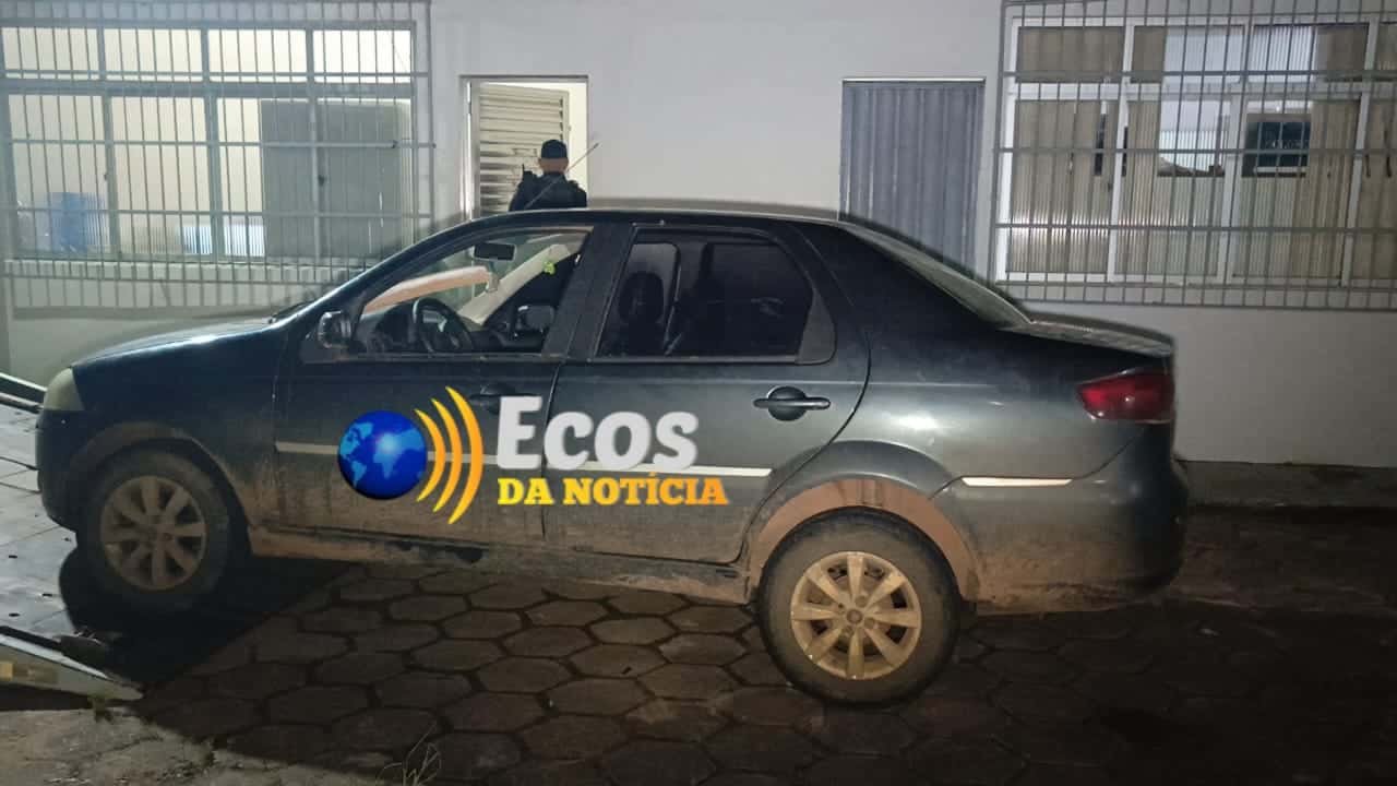 Polícia prende trio e apreende arma, após roubo de veículo em residência no Segundo Distrito