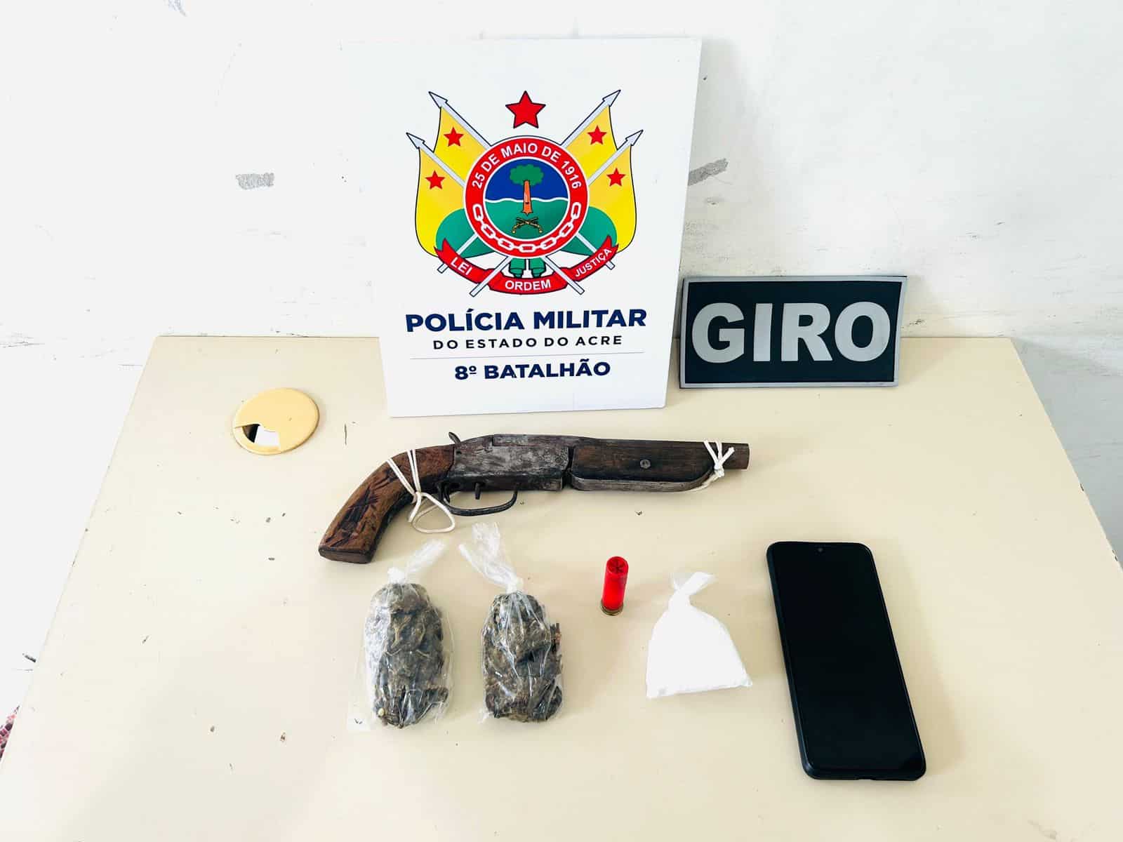 8º BPM prende mulher suspeita de tráfico de drogas na BR 364