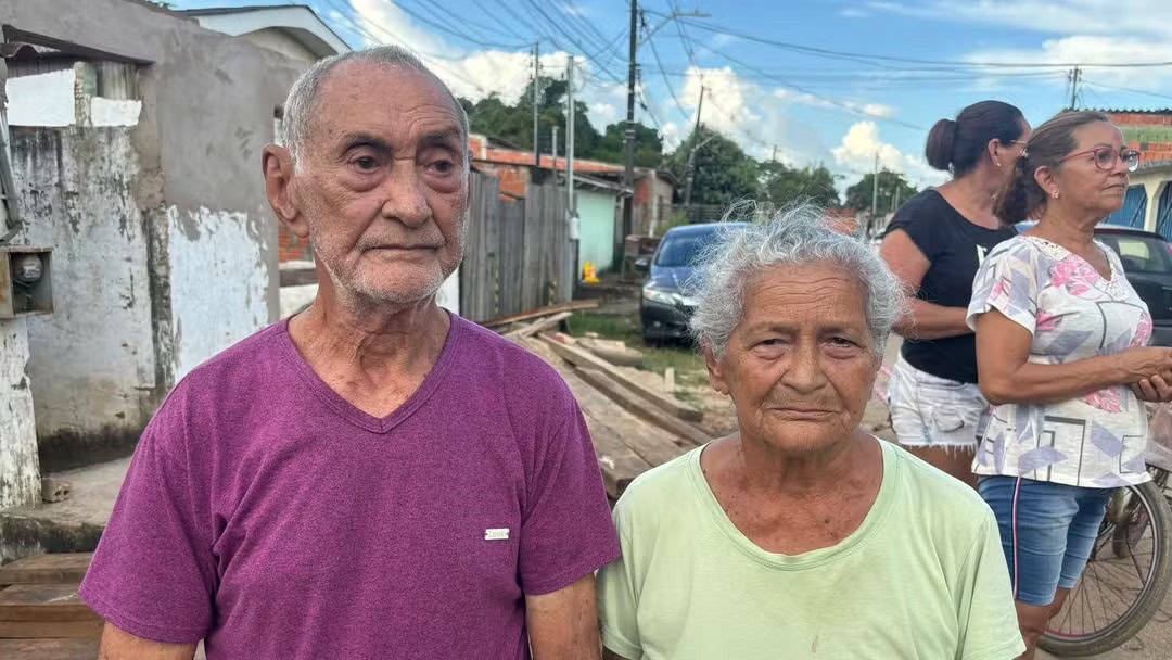 ‘Se foi tudo, até a esperança de dias melhores’, diz idoso de 92 anos após perder casa durante deslizamento de terra no Acre