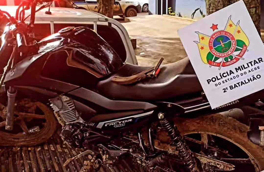 Polícia Militar recupera moto e apreende arma na Cidade Nova