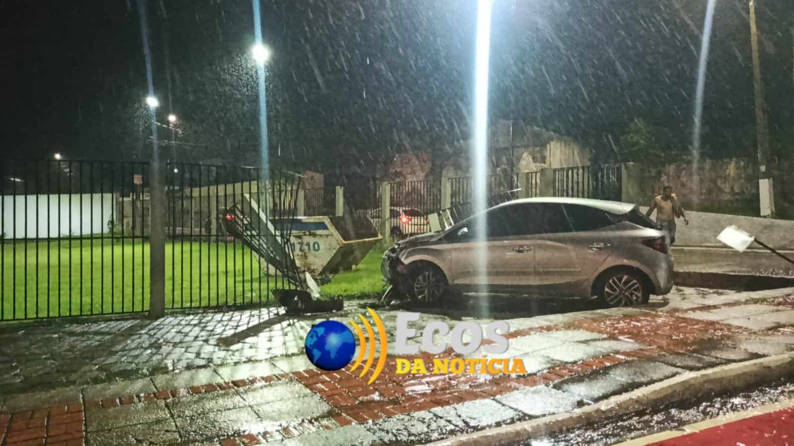 Motorista perde controle de veículo e derruba muro do prédio do CRC-AC