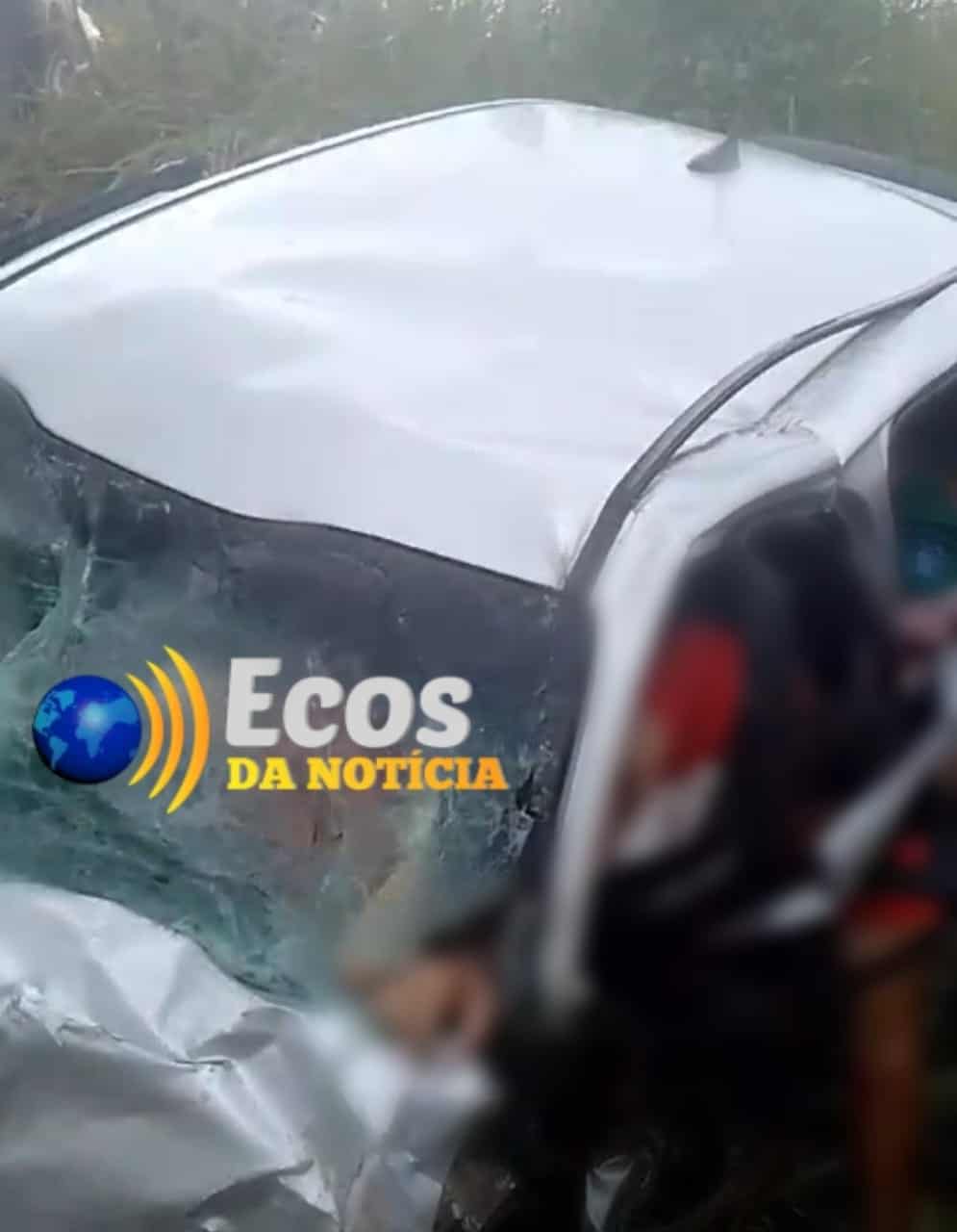 Grave acidente na BR 364, deixa quatro mortos após colisão entre táxi e caminhonete