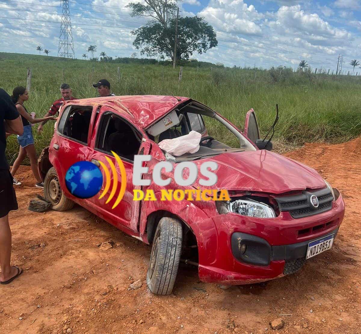 Capotamento na BR 317 deixa uma pessoa ferida próximo a Epitaciolândia