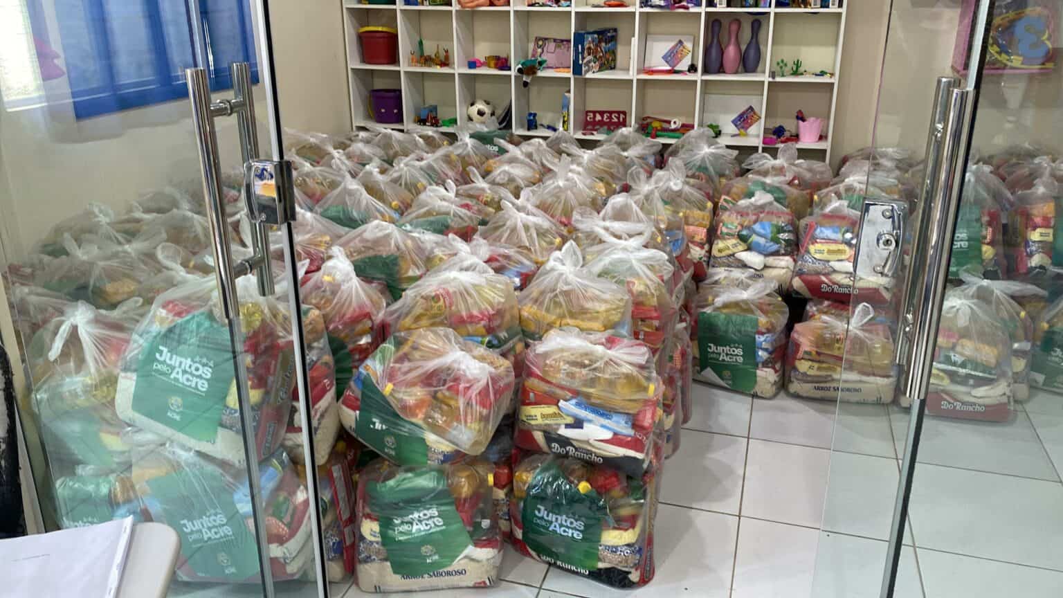 Ação Humanitária chega ao município de Sena Madureira para ajudar famílias desabrigadas pelas cheias do Iaco