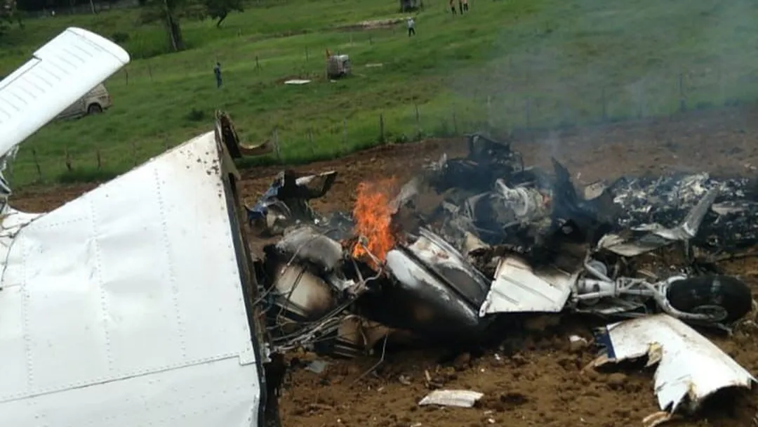 Piloto morre após queda de avião em São Sebastião do Passé, no interior da Bahia
