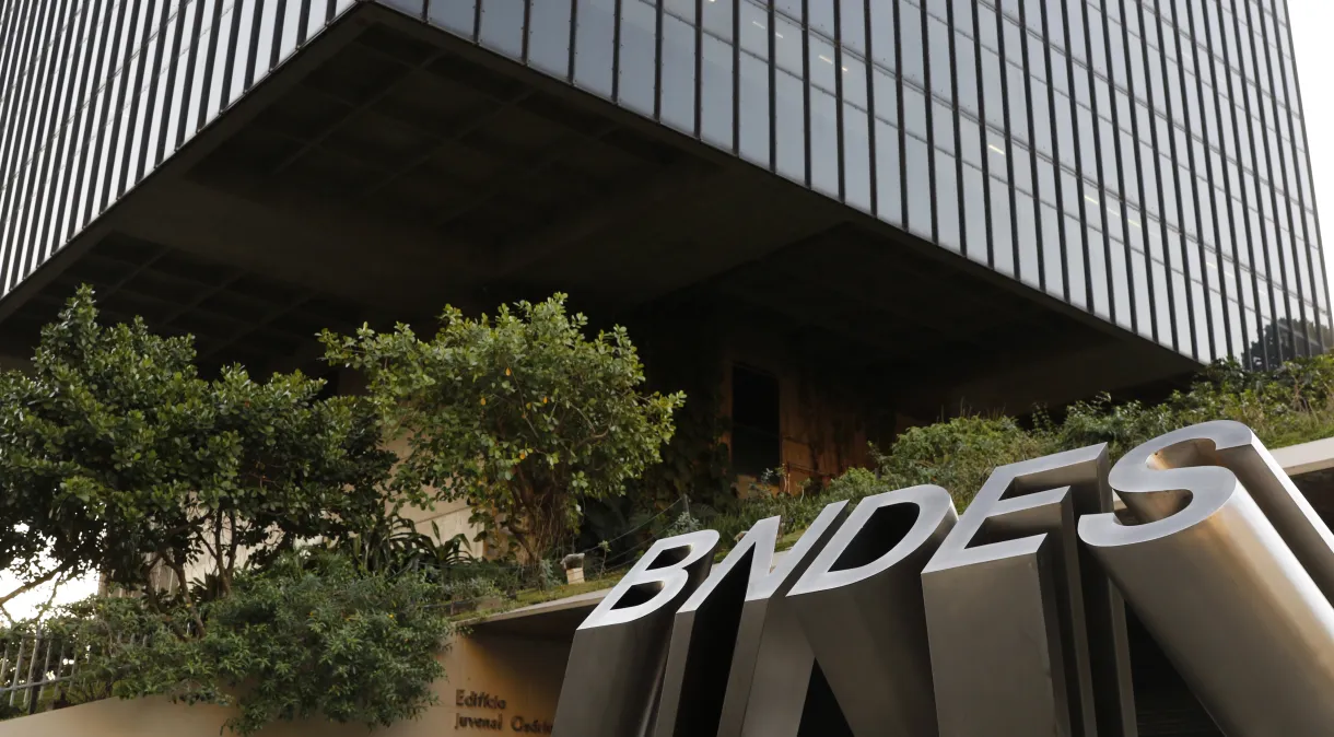BNDES tem lucro de R$ 5,3 bi no 4º tri, alta de 55%; inadimplência recua a 0,01%