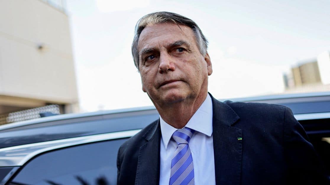 Bolsonaro ordenou que Cid fraudasse cartão de vacina dele e de sua filha, aponta PF