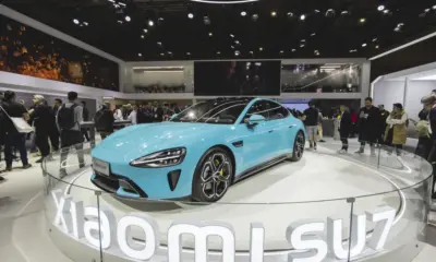 SU7 Max, carro elétrico da Xiaomi em exibição no MWC 2024
Xavi Torrent/Getty Images