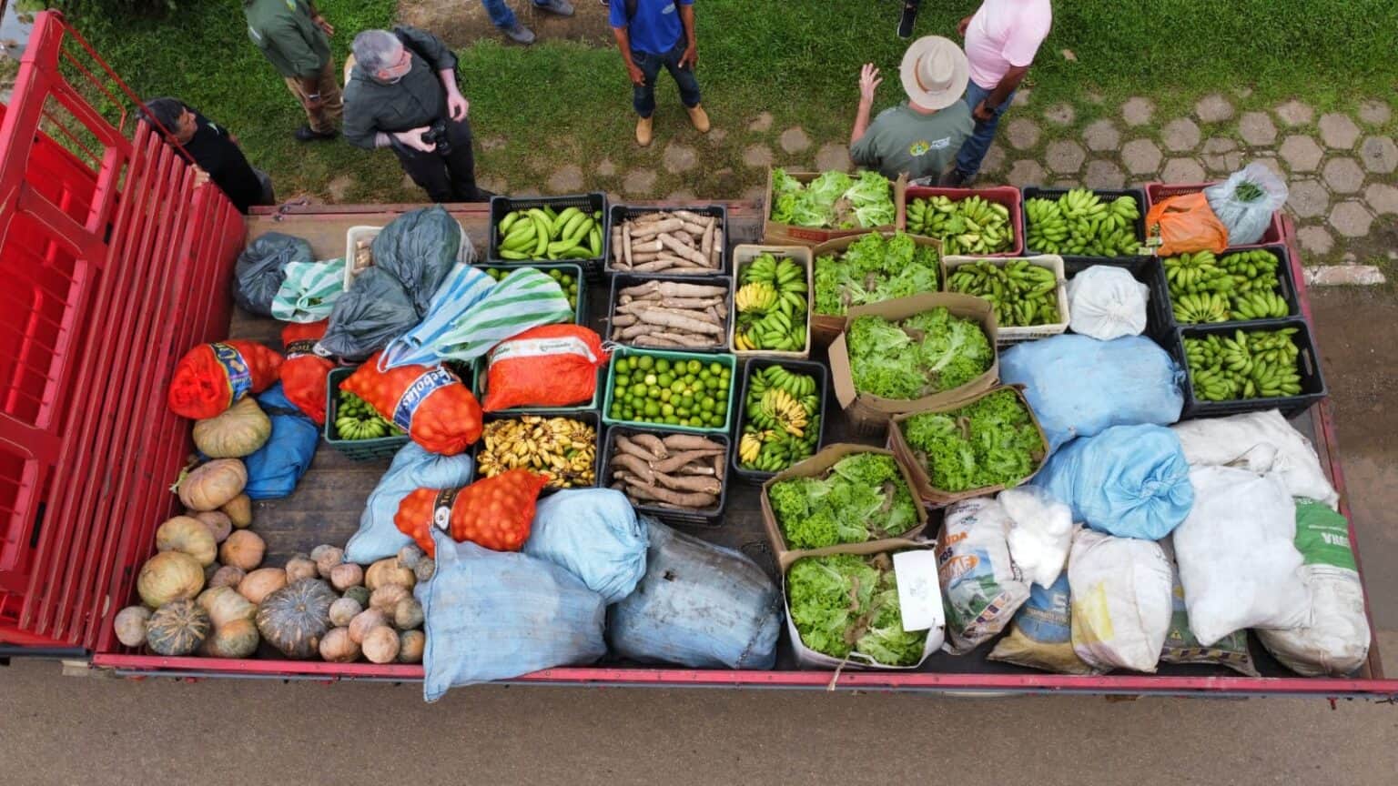 Secretaria de Agricultura compra alimentos de pequenos produtores de Brasileia para abastecer cozinhas dos abrigos