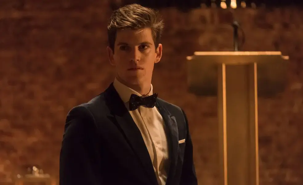 elite12 Miguel Bernardeau como Guzmán em cena da 1ª temporada de 'Elite', minissérie espanhola da Netflix — Foto: Manuel Fernandez-Valdes/Netflix