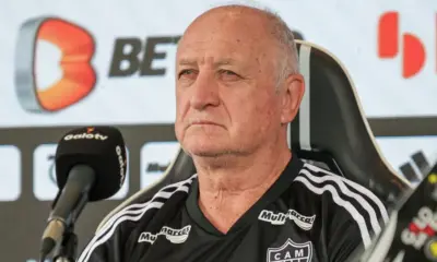 felipao_atletico_coletiva-e1704918830228 Felipão em entrevista coletiva
Foto: Pedro Souza / Atlético