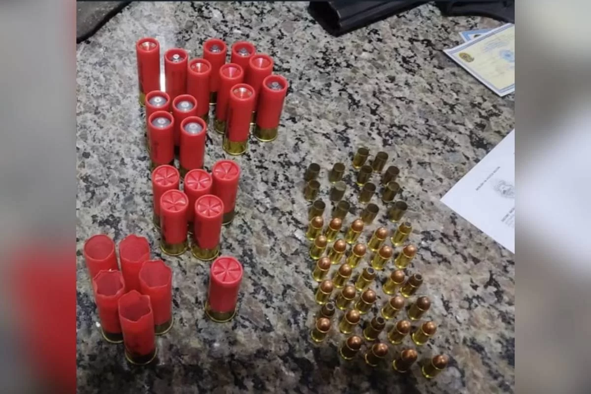 Homem que atirou contra o rosto de vizinho em cima de muro alegou legítima defesa