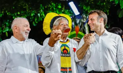 Lula, cacique Raoni e o presidente da França, Emmanuel Macron (Foto: Ricardo Stuckert/PR)