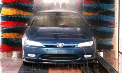 peugeot-406-passando-por-lava-rapido-1529524928853_v2_900x506.jpg Imagem: Matuiti Mayezo/Folhapress…