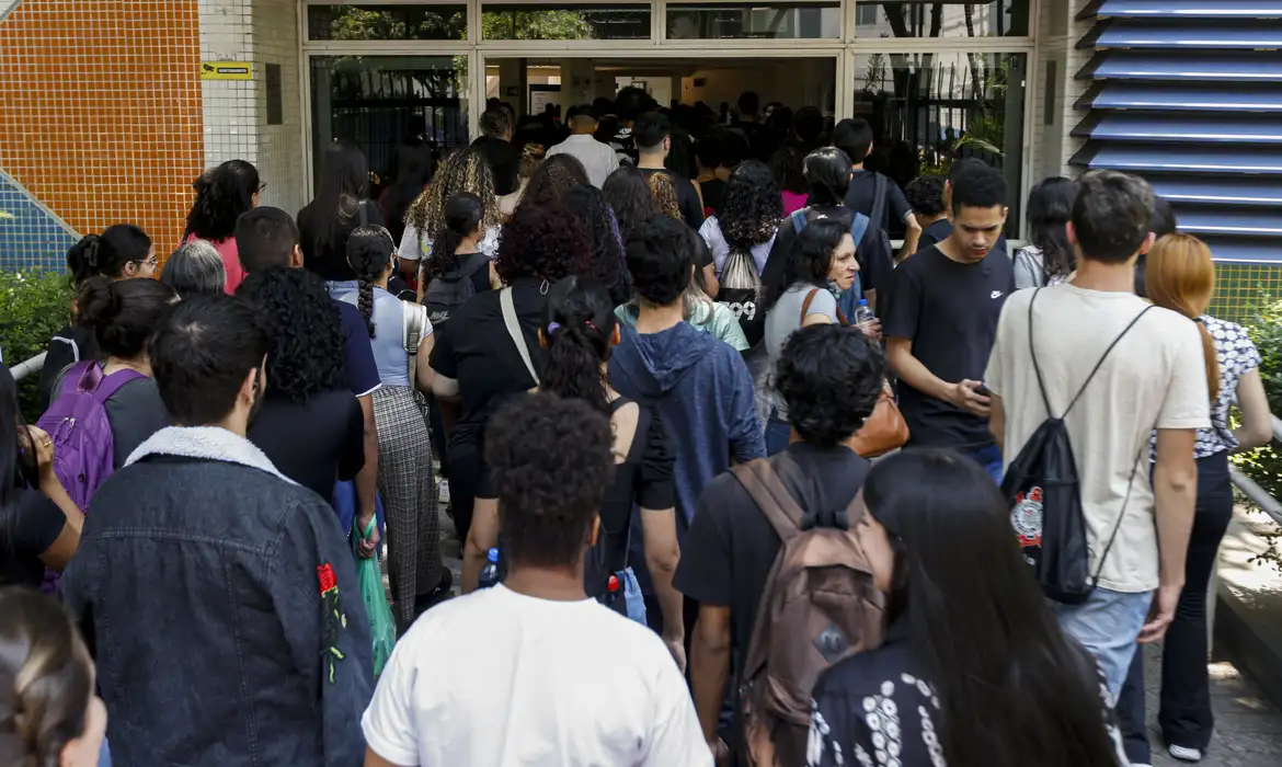 Pé-de-meia: estudantes já podem saber se foram contemplados