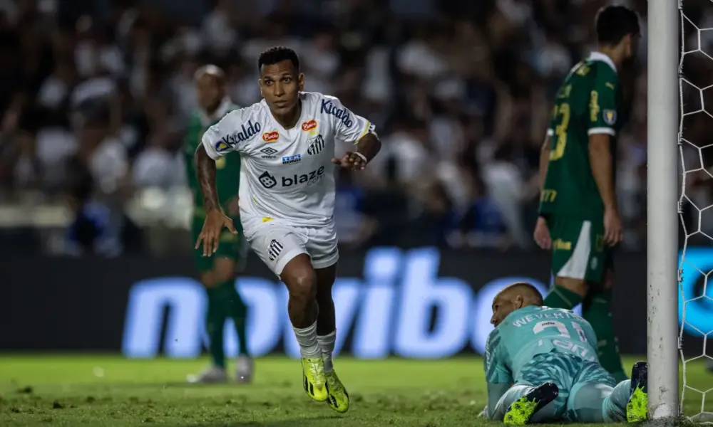 santos-palmeiras-paulista-e1711924191782 Otero comemora o gol de cabeça marcado contra o Palmeiras, na Vila Belmiro
Twitter/Paulistão
