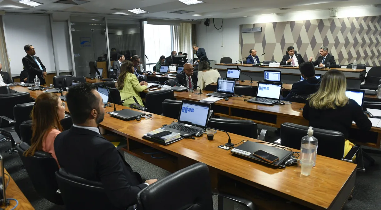 Comissão do Senado aprova PEC que proíbe posse e porte de drogas