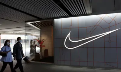 tagreuters.com2023binary_LYNXMPEJ5S0XI-FILEDIMAGE O Air Force 1 e o Pegasus são os itens básicos da linha de tênis da Nike e algumas das linhas de tênis mais antigas da empresa
25/3/2021 - REUTERS/Florence Lo/Arquivo