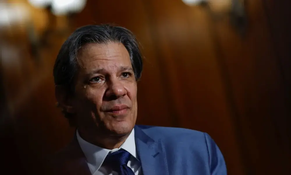 tagreuters.com2024binary_LYNXNPEK2L0LU-FILEDIMAGE Ministro da Fazenda, Fernando Haddad, durante entrevista à Reuters, em Brasília
18/10/2023 REUTERS/Adriano Machado