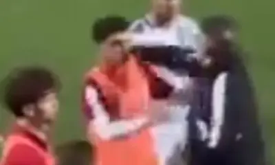 tecnico-da-argelia-sub-20-agrediu-os-proprios-jogadores-1711307884500_v2_450x450.jpg Técnico da Argélia sub-20 agrediu os próprios jogadores
Imagem: Reprodução/x/@IshaqChebli