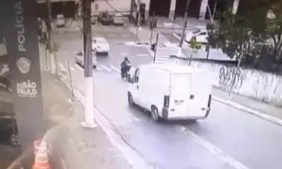 van-desceu-ladeira-desgovernada-em-perus-zona-norte-de-sao-paulo-1711567808129_v2_450x450.png Van desceu ladeira desgovernada em Perus, zona norte de São Paulo
Imagem: Reprodução/Facebook/Perus Gourmet