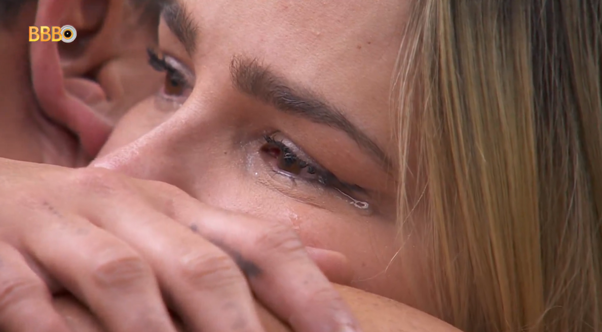 Após choque inicial, Yasmin chora por desclassificação de Wanessa do BBB24