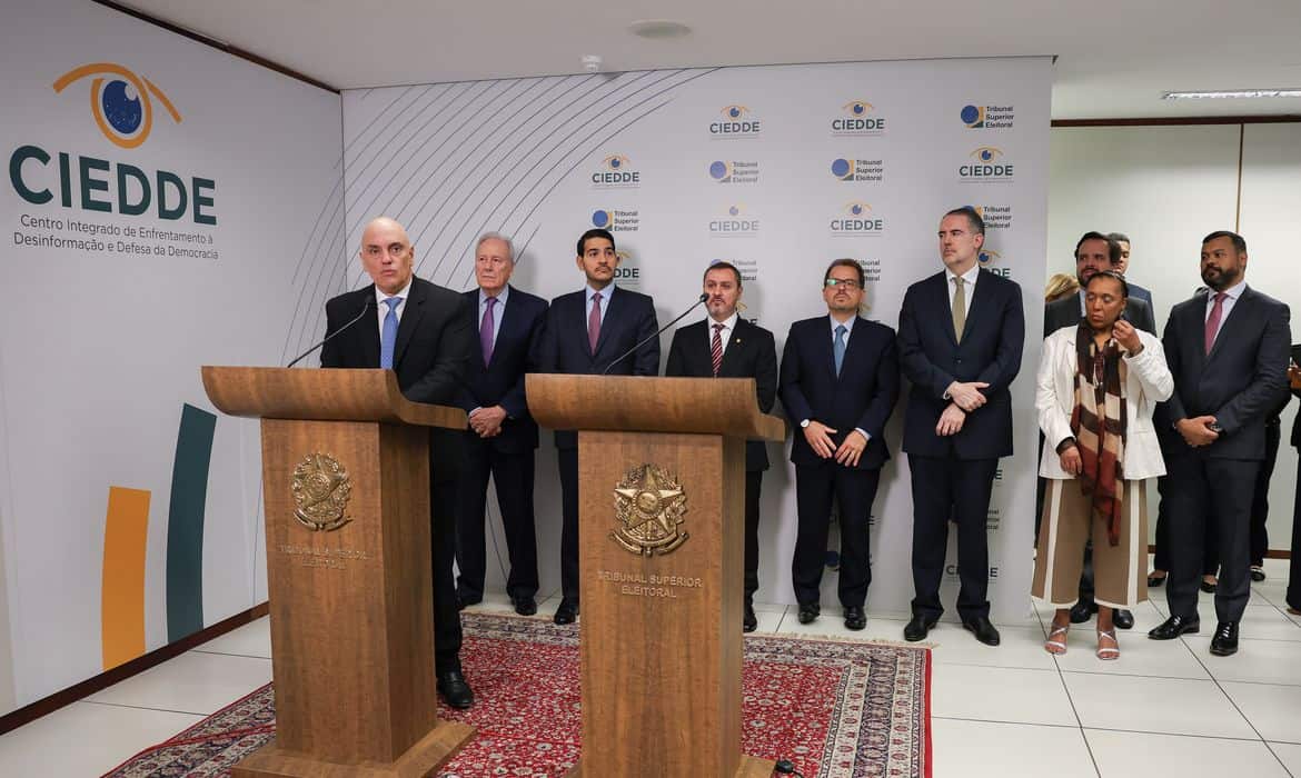 Polícia Federal e AGU firmam parceria com TSE para combater fake news nas eleições