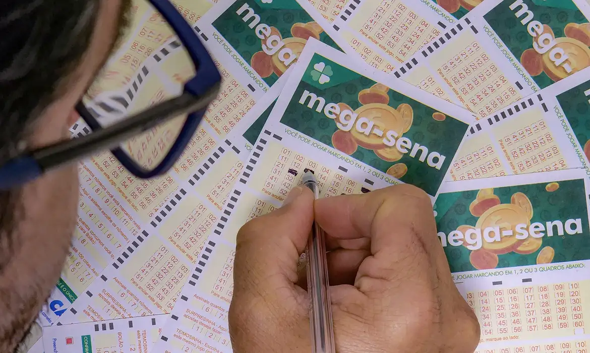 Mega-Sena sorteia neste sábado prêmio acumulado em R$ 56 mi