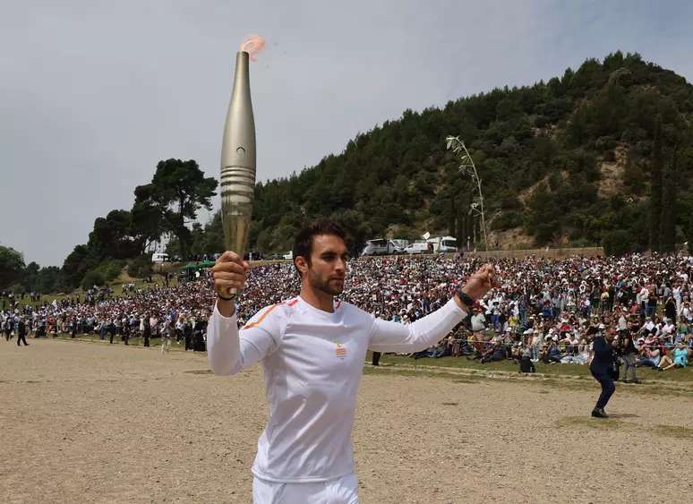 2024 04 16t094330z 315768686 up1ek4g0r0g1s rtrmadp 3 olympics 2024 flame 1jyg3ahpkbbs6
