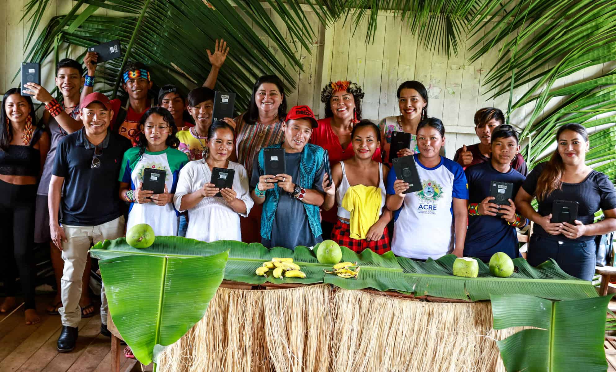 Entrega de tablets em escolas indígenas fortalece educação e preserva cultura: ‘internet veio para somar’