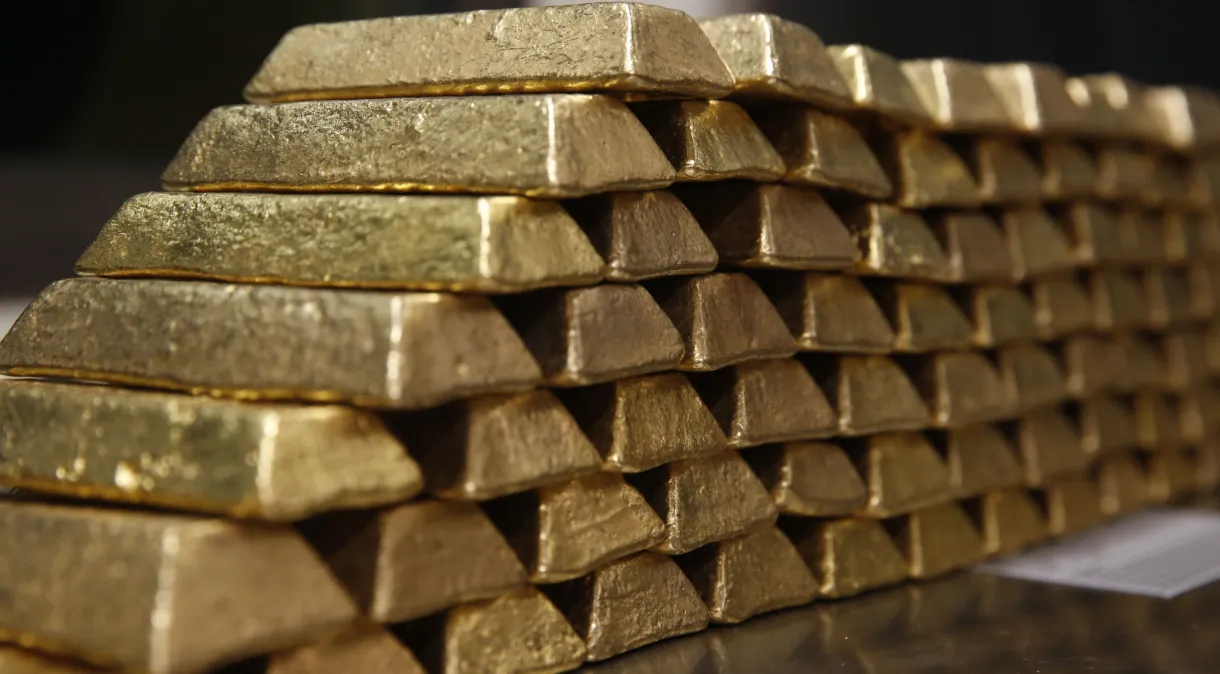 Ouro renova recorde e passa de US$ 2,3 mil com investidores em busca de segurança