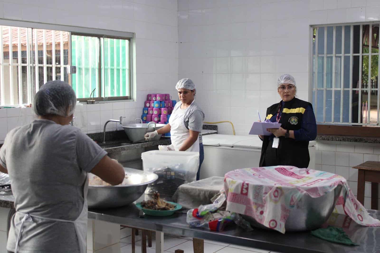 MPAC realiza inspeção na escola Armando Nogueira para apurar denúncia sobre a qualidade dos alimentos
