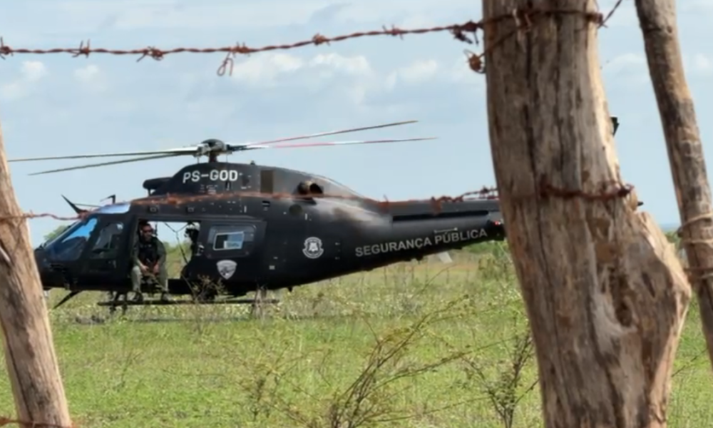 Buscas-Mossoro- Três helicópteros são usados na busca pelos criminosos que fugiram do presídio de segurança máxima, em Mossoró (RN).
Divulgação