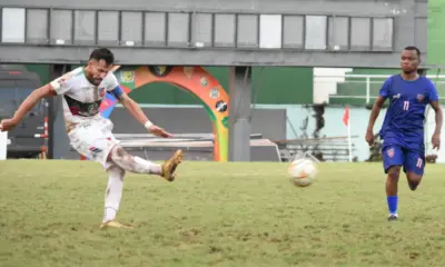 No 1º turno, o volante Leandro Bulhões tenta sair jogando na vitória contra o São Francisco. Foto/Manoel Façanha