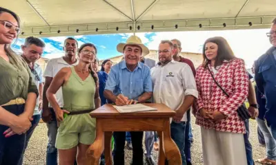 Foto: prefeito Tião Bocalom assina ordem de serviço I Whidy Melo/ac24horas