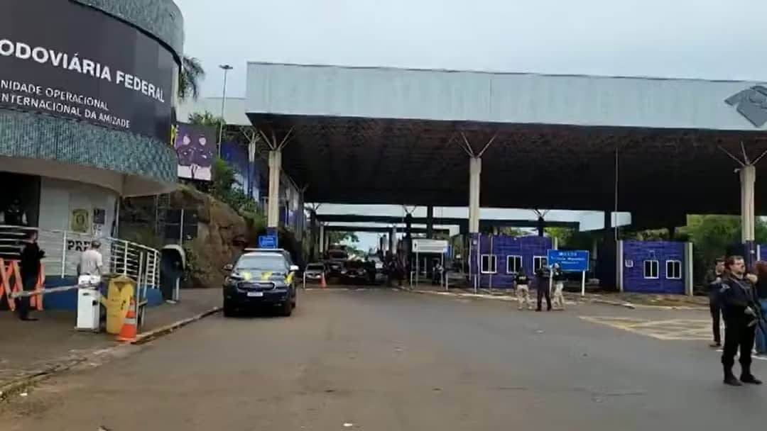 Extradição inédita: Paraguai expulsa 25 detentos brasileiros de uma só vez