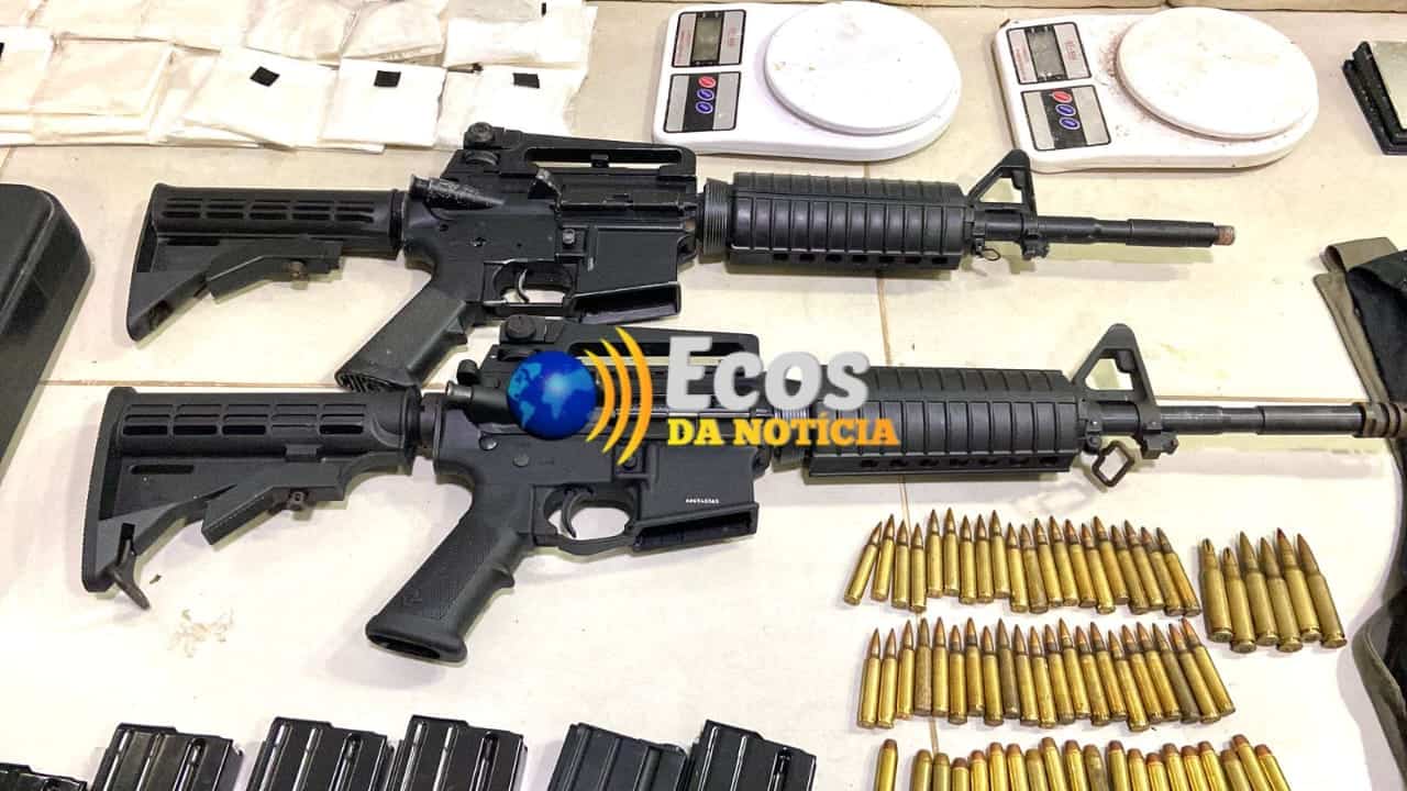 Operação policial resulta na prisão de líder de facção e apreensão de armas
